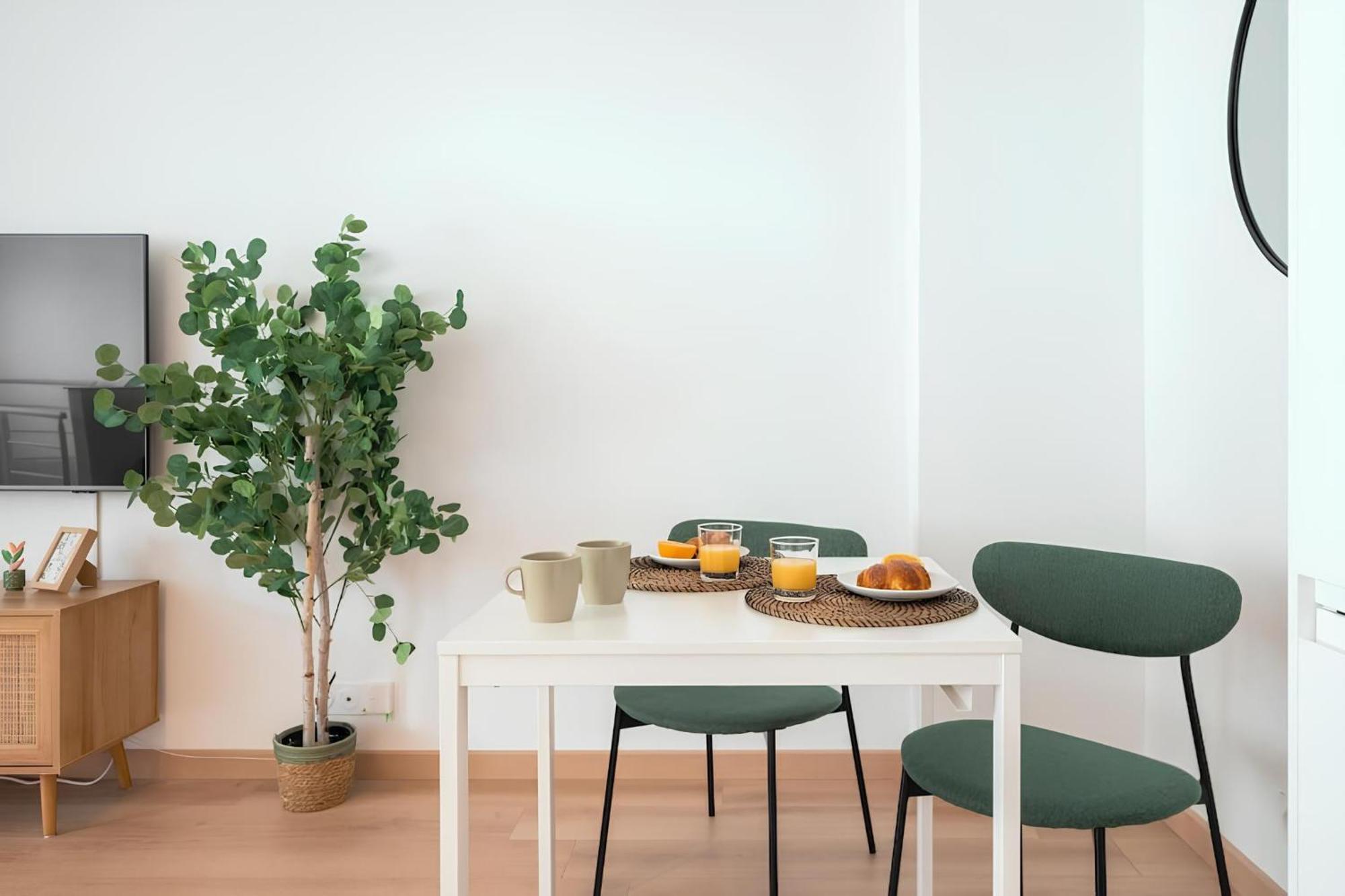 Cozy Appartement Plein Centre, Proche Gare/Plage Menton Bagian luar foto