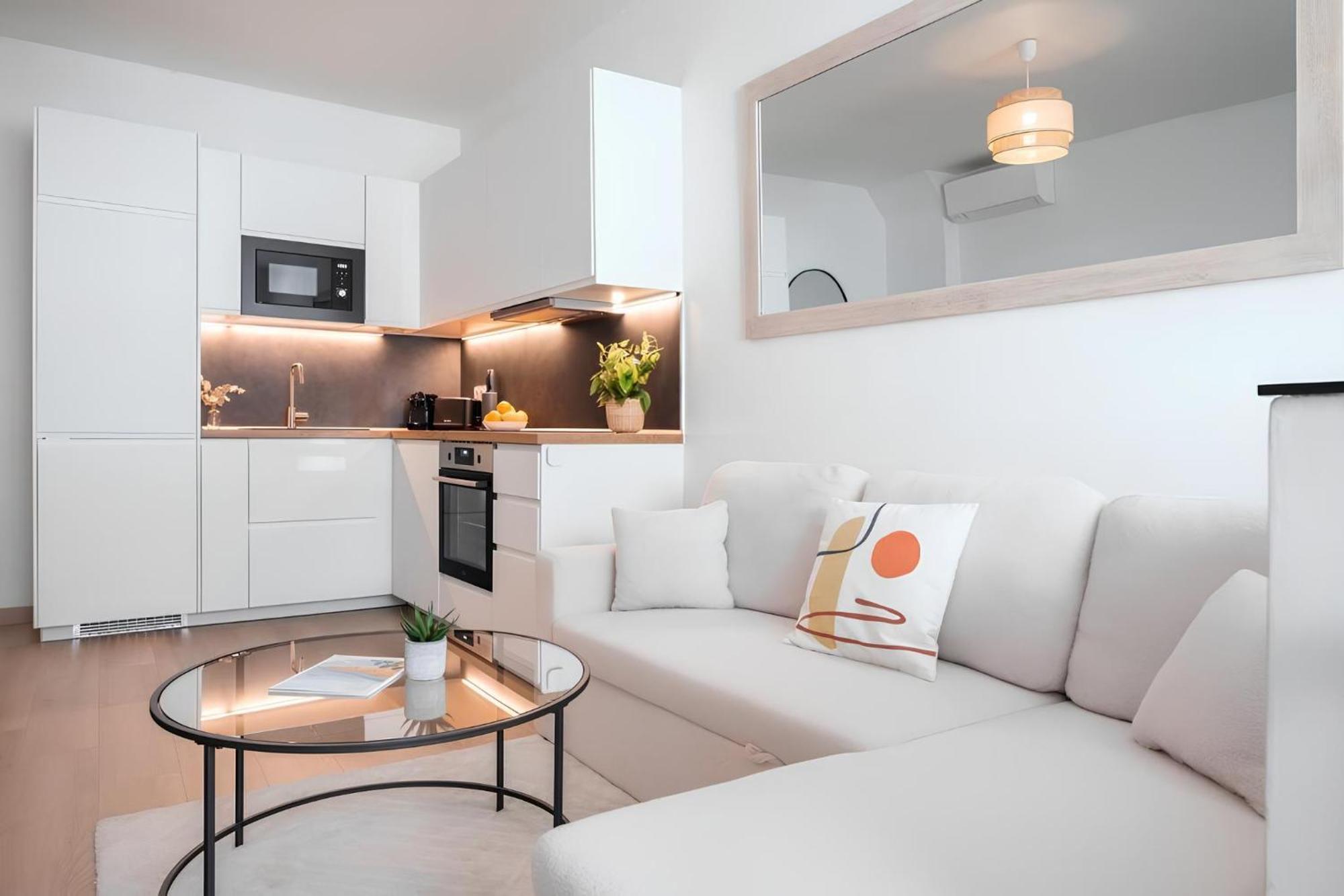 Cozy Appartement Plein Centre, Proche Gare/Plage Menton Bagian luar foto