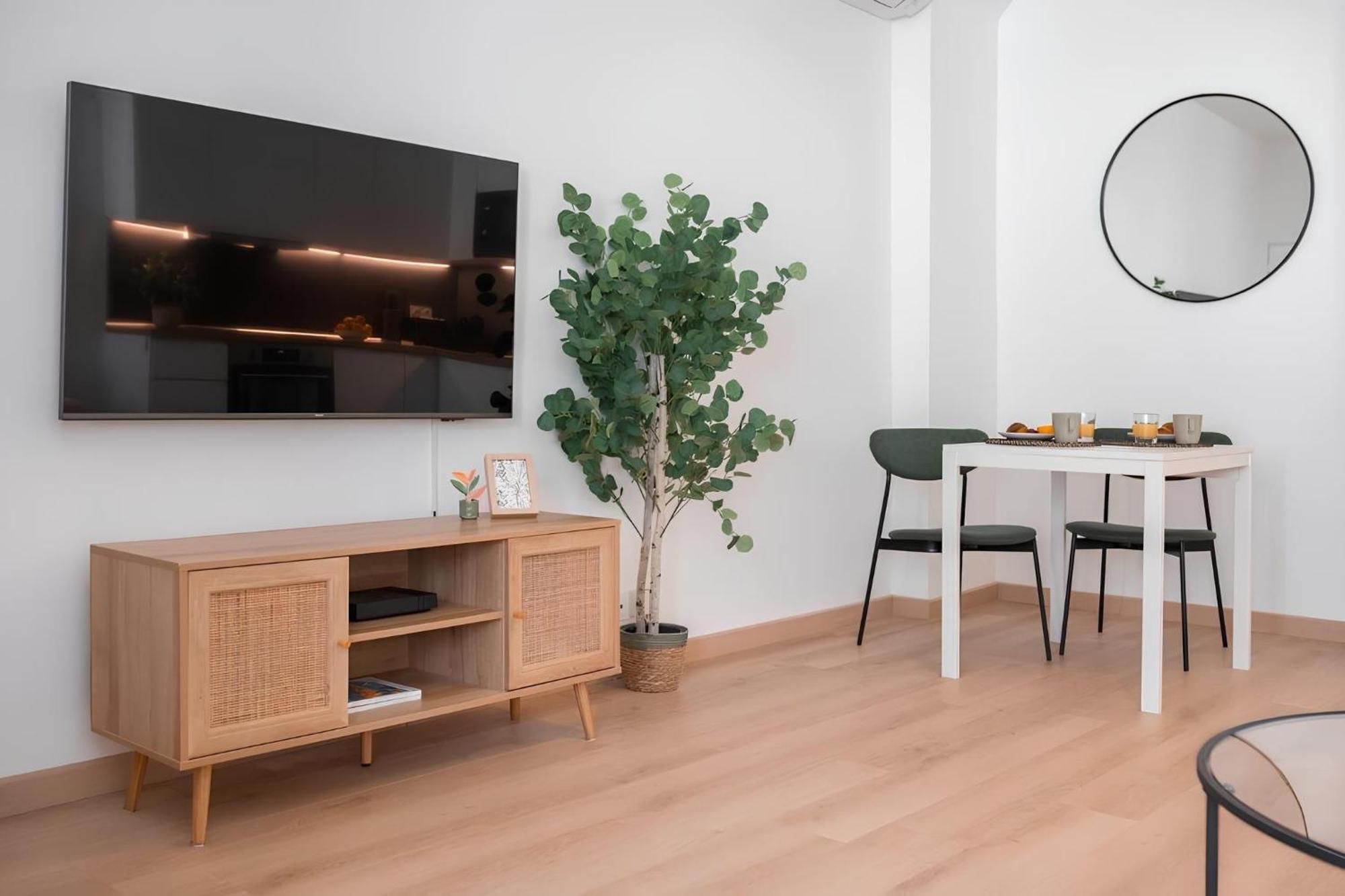 Cozy Appartement Plein Centre, Proche Gare/Plage Menton Bagian luar foto